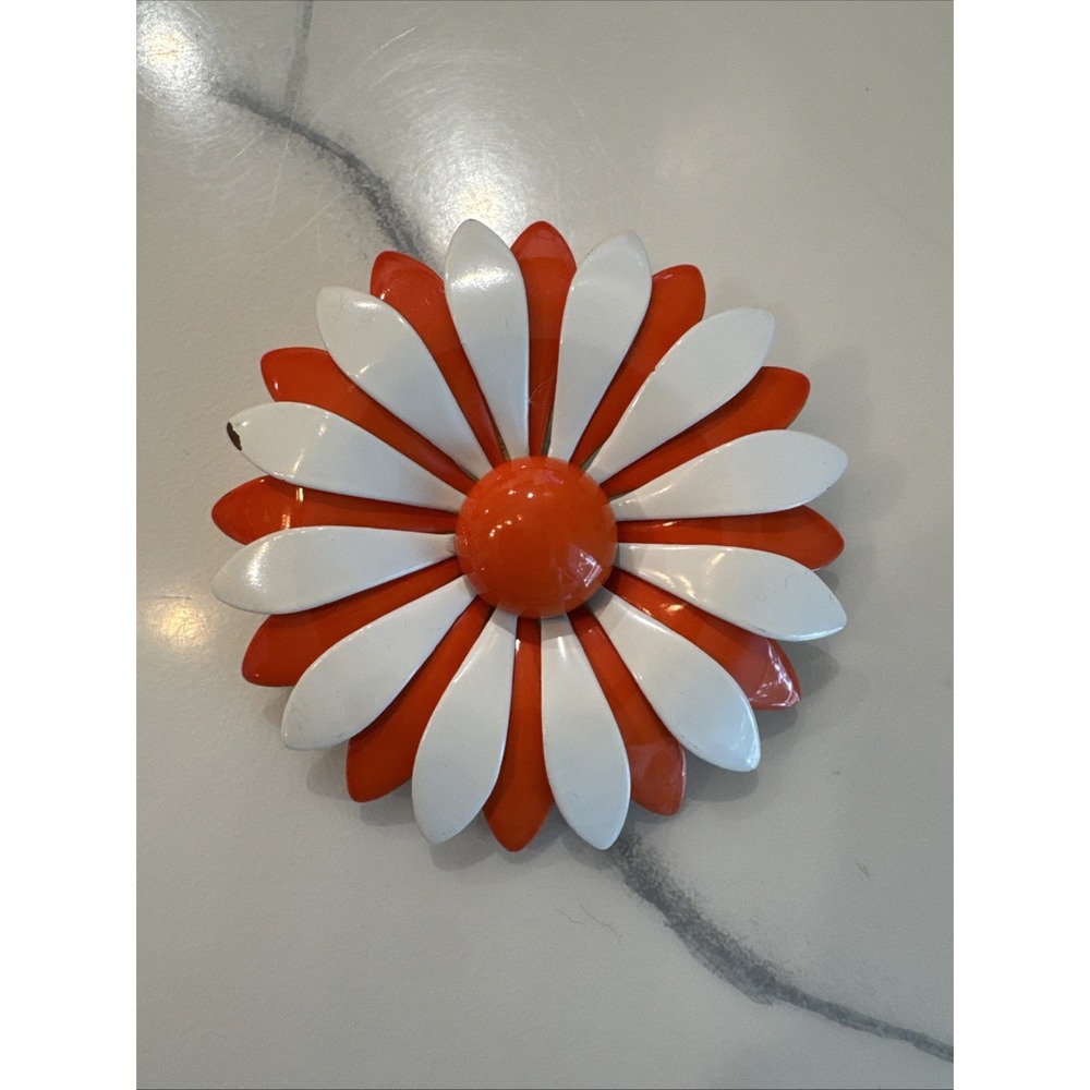 CLASSIC VTG 1960's DAISY FLOWER ORANGE & WHITE ENAMEL METAL PIN BROOCH 3"D